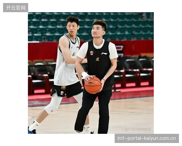 孙铭徽在关键战中展现顶级控场能力，他零失误的表现是广厦晋级的定心丸。